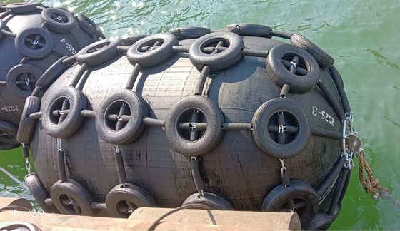 Пневматический морской фендер с прицепом